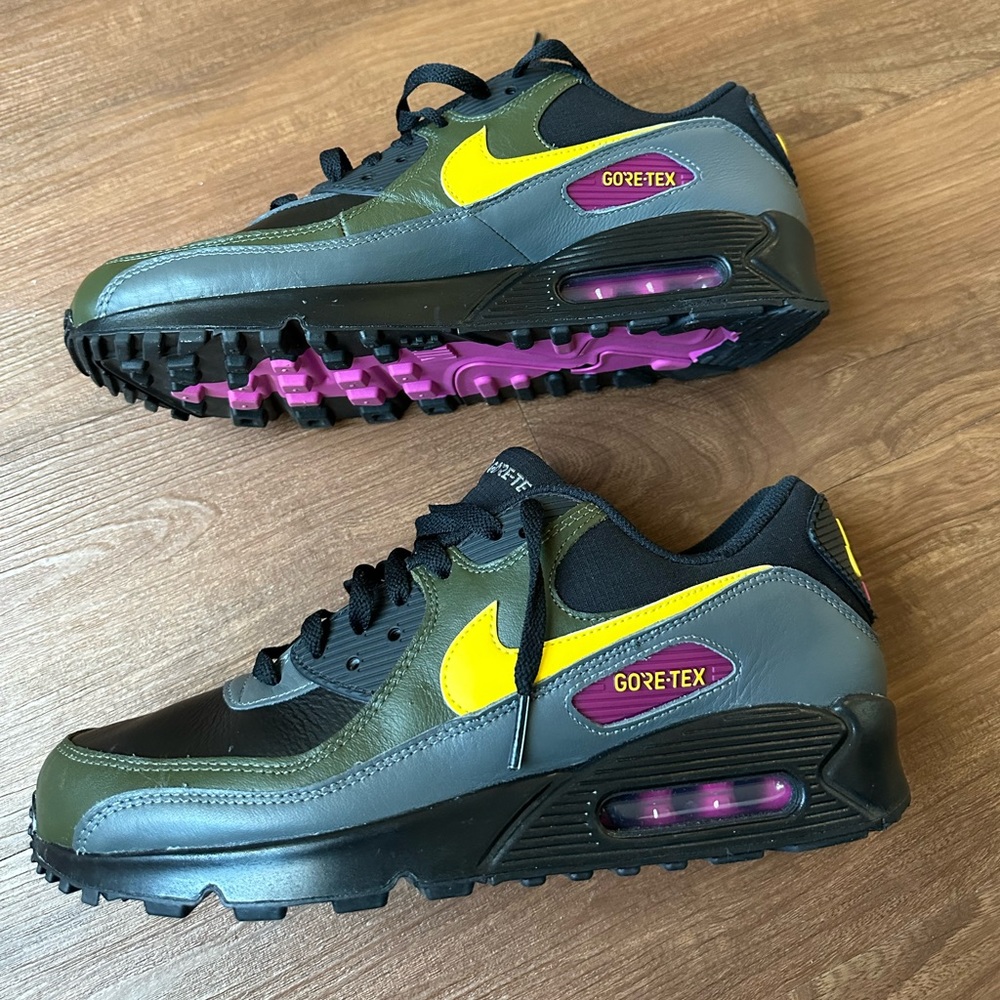 Nike Air Max 90 Gore-Tex Men’s Size 9 / Black / Tour Yellow / Cargo Khaki